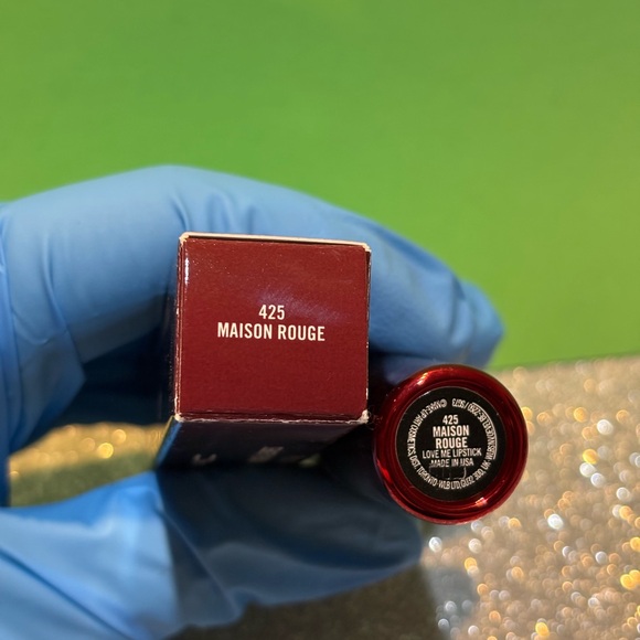 BNIB! MAC Cosmetics Love Me Lipstick - Maison Rouge 425 - Picture 3 of 6